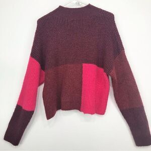 Silverflint Burgundy Rose Colorblock Cropped Crew Neck Sweater